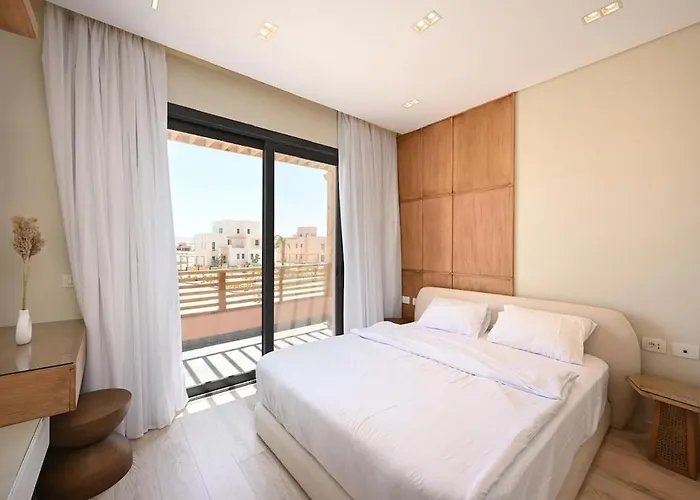 Apartment Stunning 3 Bd Penthouse With Private Pool -
