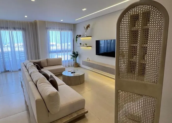 Stunning 3 Bd Penthouse With Private Pool - Apartment
