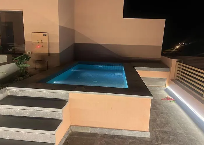 Apartment Stunning 3 Bd Penthouse With Private Pool - *
