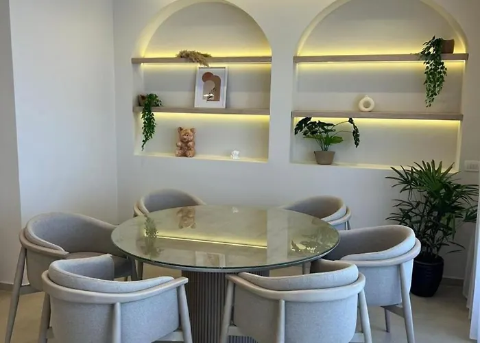 Apartment Stunning 3 Bd Penthouse With Private Pool -