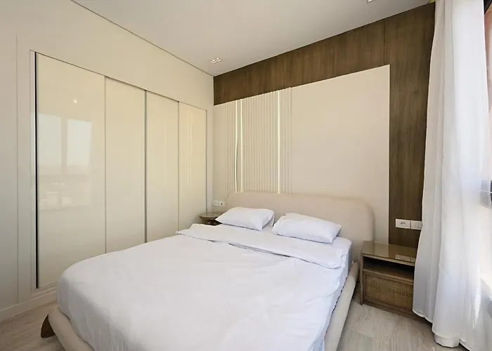 Stunning 3 Bd Penthouse With Private Pool -
