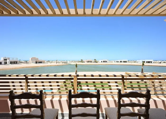 Stunning 3 Bd Penthouse With Private Pool - Apartment *